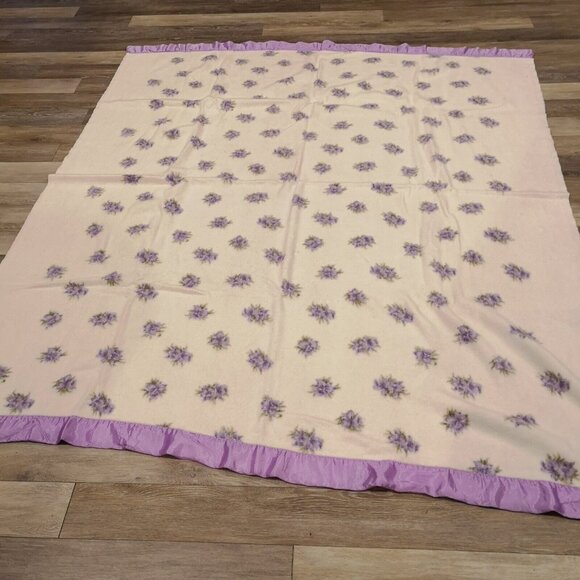 Vintage Wool Blanket Ivory With Lilac Flowers Purple Satin Edging 81"x 69" - Picture 7 of 9